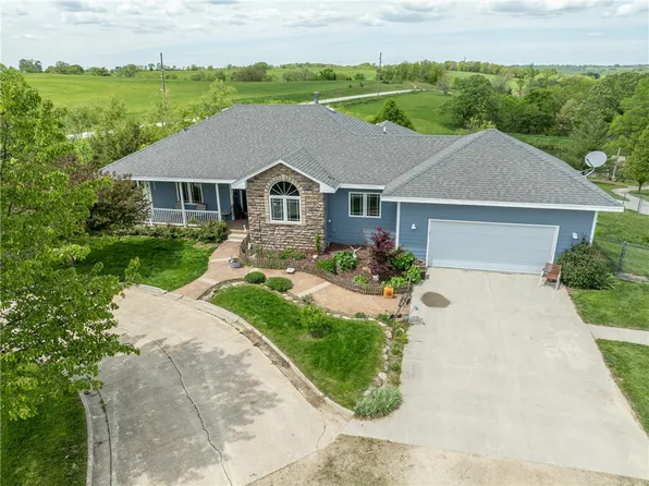 2320 Terrace Ave, Winterset, IA 50273