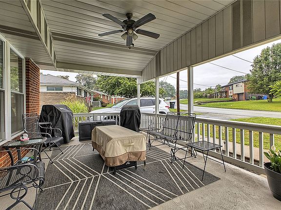 3rd image of 860 Quaker Dr