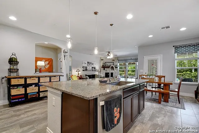 9113 Sunpool — Photo 10