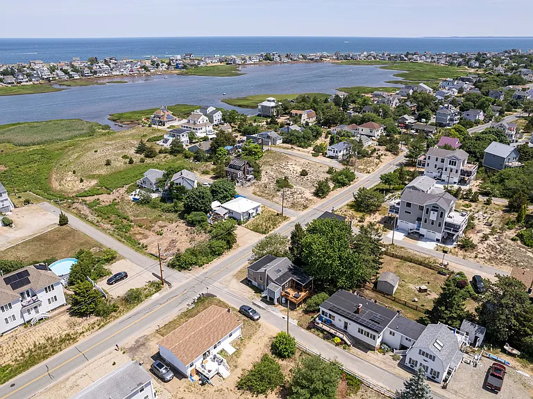 129 Old Point Rd — Photo 25