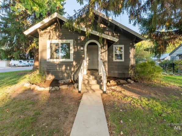 956 W 1st St, Weiser, ID 83672