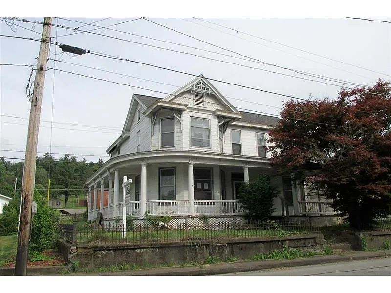 818 Main St photo 1