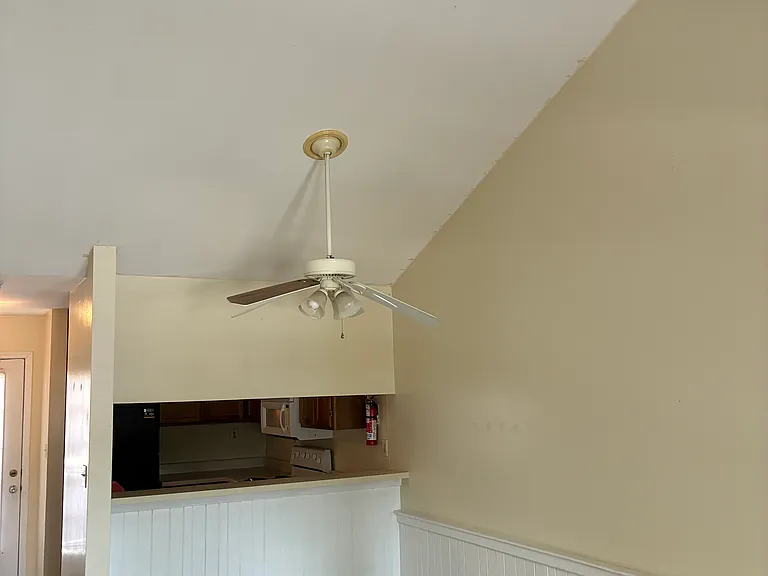 250 Oak St #G11 — Photo 12