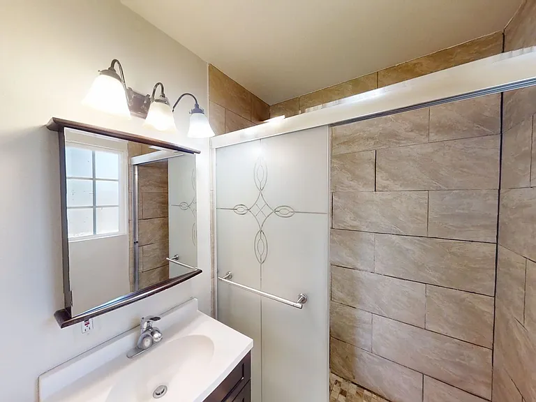 560 W Avenue L — Photo 5