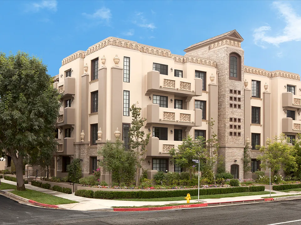 13940 Moorpark St #306