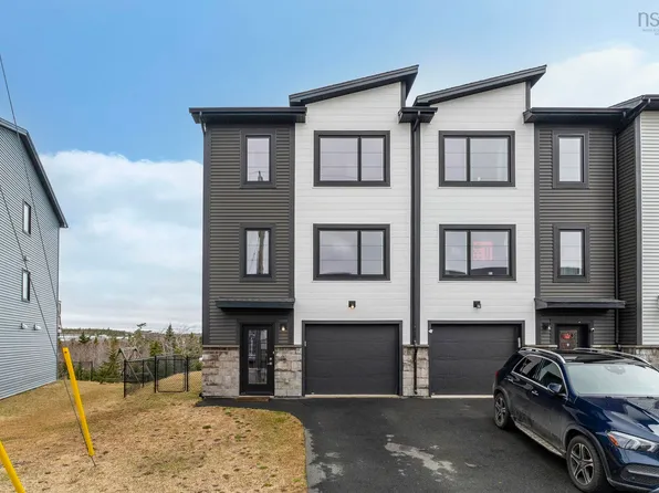 61 Flatrock Cres, Halifax, NS B3T 0N2