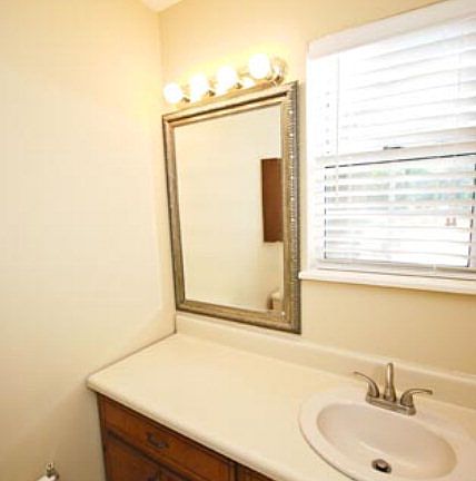 3rd image of 482 Greenwich Dr
