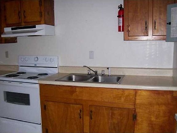 3rd image of 428 West Ln
