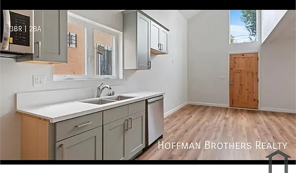 5507 S Manhattan Pl — Photo 2