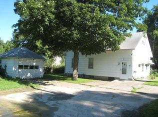 118 S 6th Ave E, Newton, IA 50208