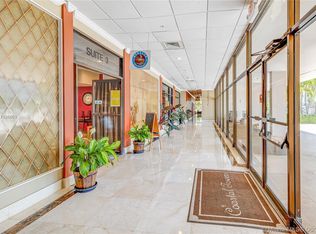 400 Kings Point Dr #1, North Miami Beach, FL 33160