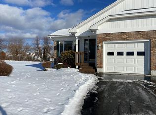 22 White House Ct, Saint John, NB E2M 5Z8