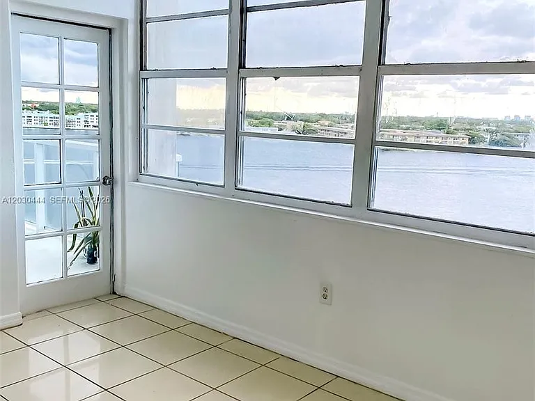 1301 NE Miami Gardens Dr #702W — Photo 11