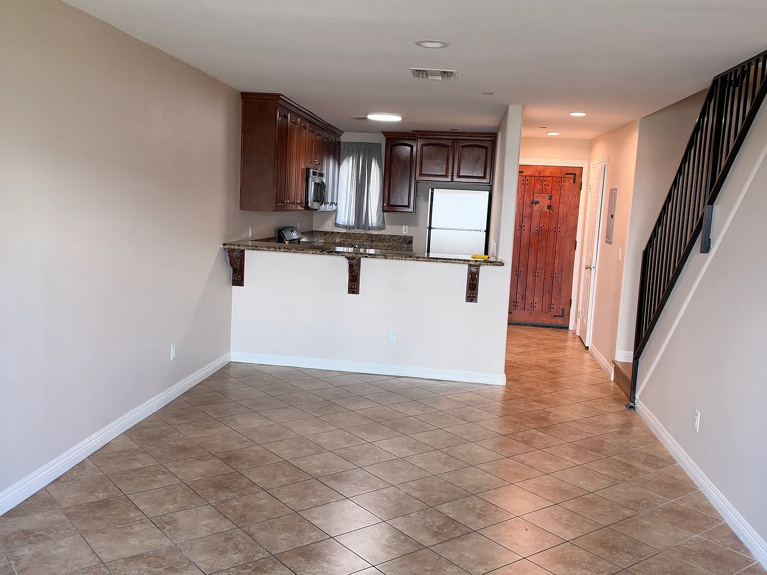 2 bed, 1300 sqft, $3,100 — Photo 3