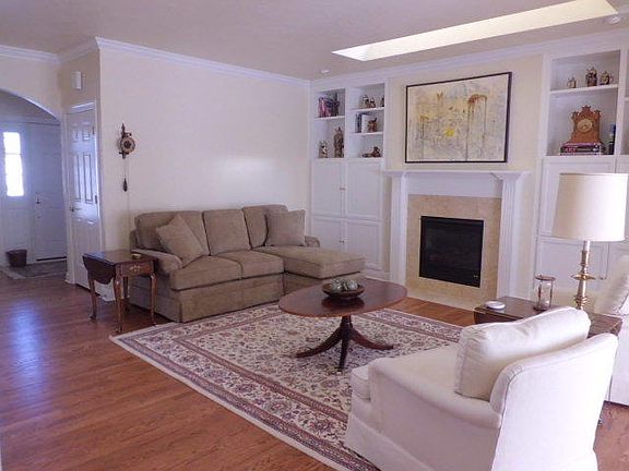 3rd image of 275 Settlers Cir