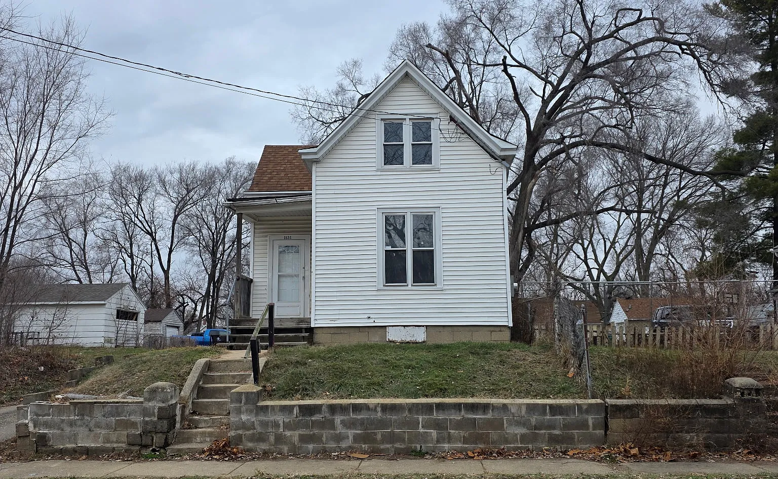 4 bed, 1365 sqft, $1,100 — Photo 1
