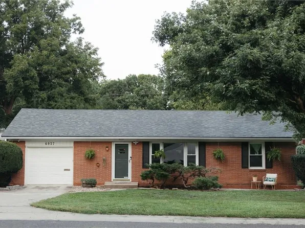 6937 Walmer St, Overland Park, KS 66204