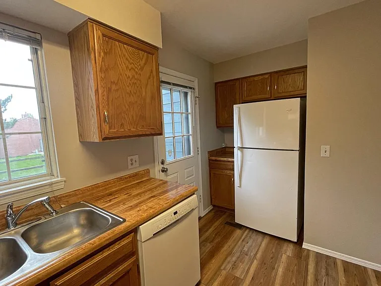 3426 Queen Anne Way — Photo 6