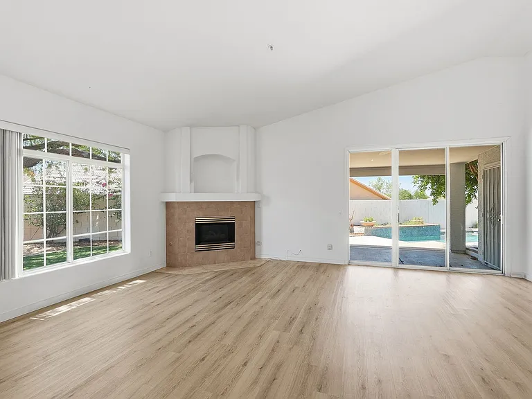 10860 N 118th Way — Photo 7
