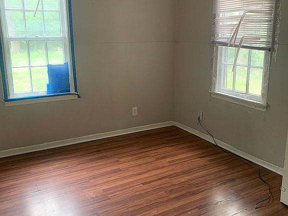 3rd image of 11209 Applewood Dr
