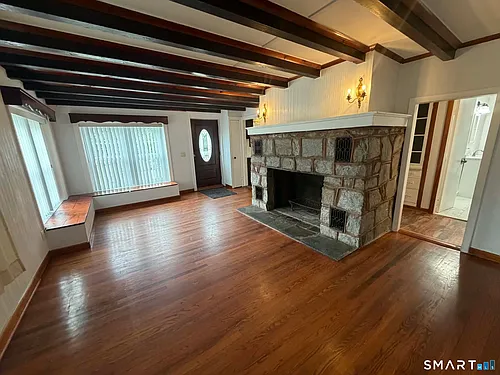 399 Hawthorne Ave Photo 1