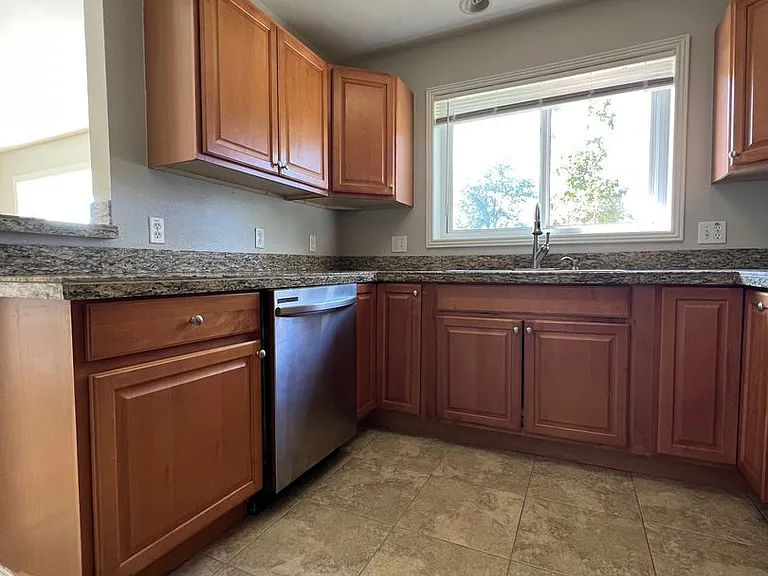 1365 Lucille Ct — Photo 6