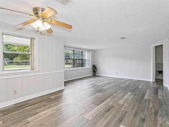 5th image of 5805 Saint Elmo St