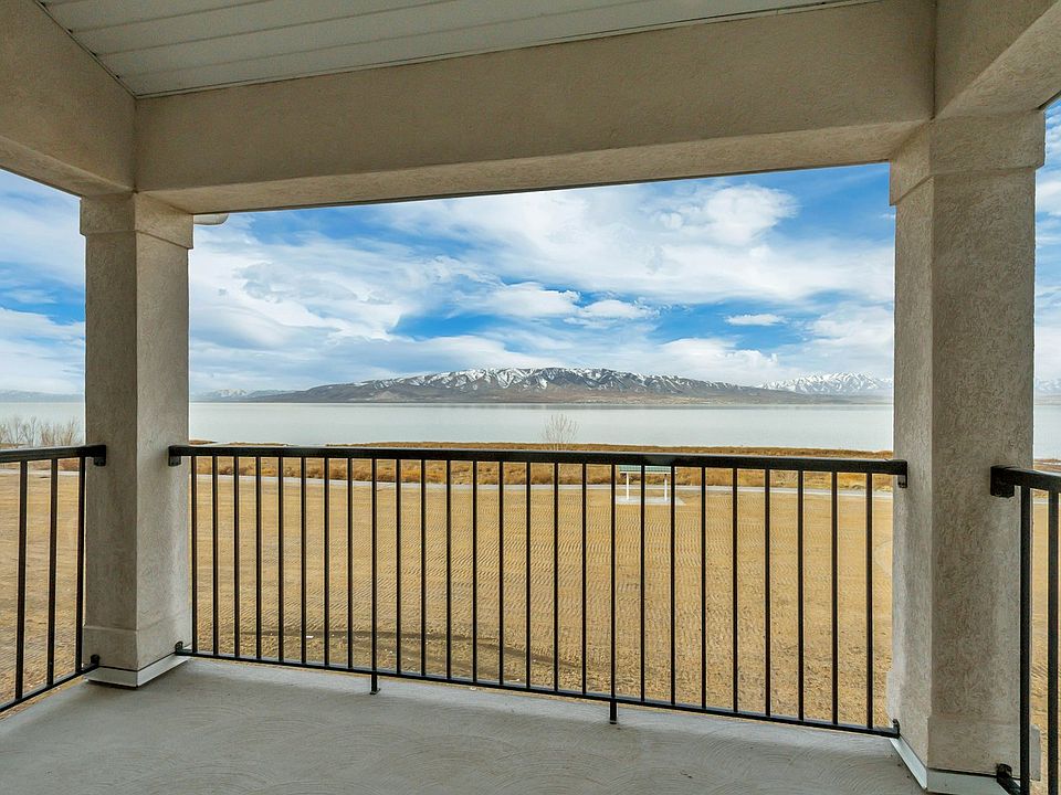 Utah Lake Facing Balcony
