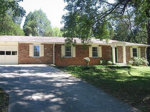 2nd image of 105 Davis Ln