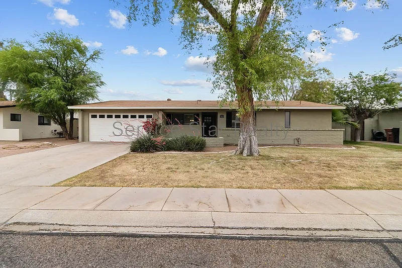 4 bed, 2.0 bath, 2000 sqft, $3,850 — Photo 1