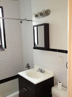 Rented by Metroline Realty | media 76