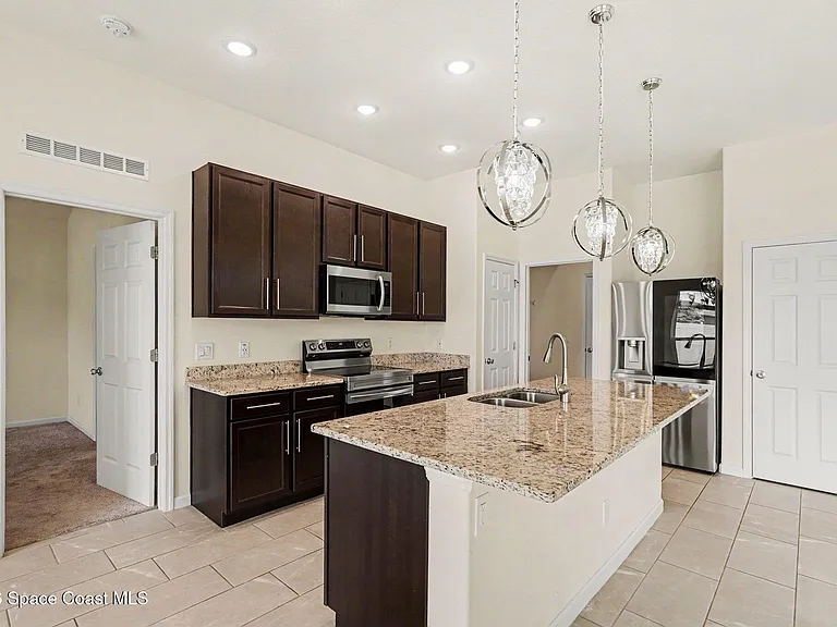 374 Evergreen St NE — Photo 9
