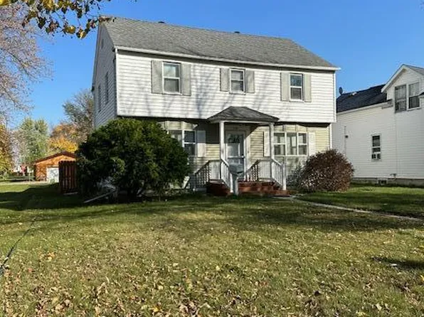 216 Arnold Ave N, Thief River Falls, MN 56701