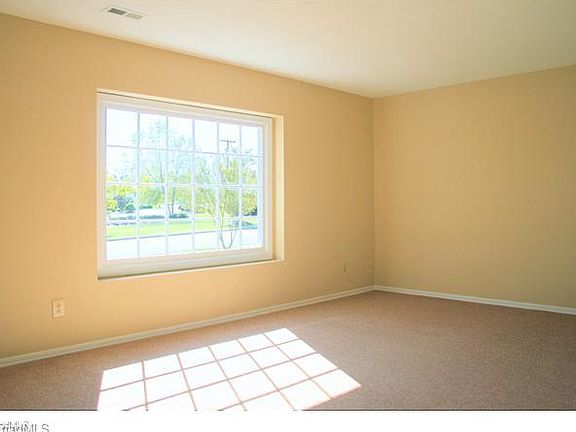 4th image of 104 Old Farm Dr