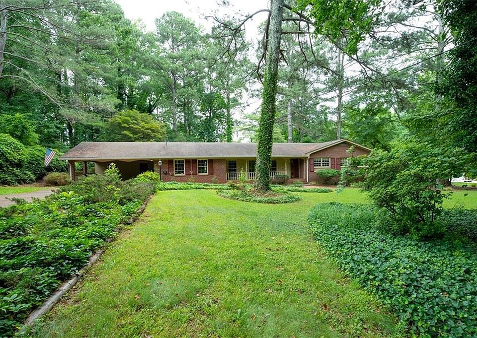 1st image of 733 Hickory Dr SW