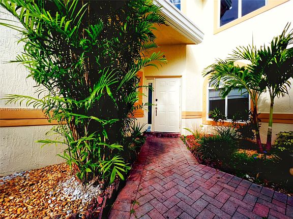 2nd image of 620 W Palm Aire Dr