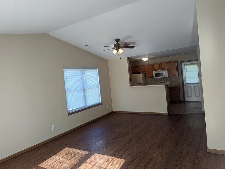 3323 Dove Dr — Photo 5