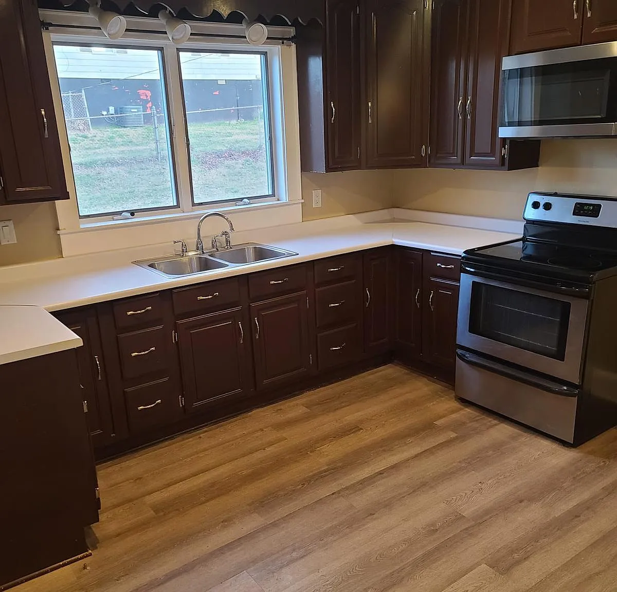 3 bed, 1600 sqft, $1,550 — Photo 1