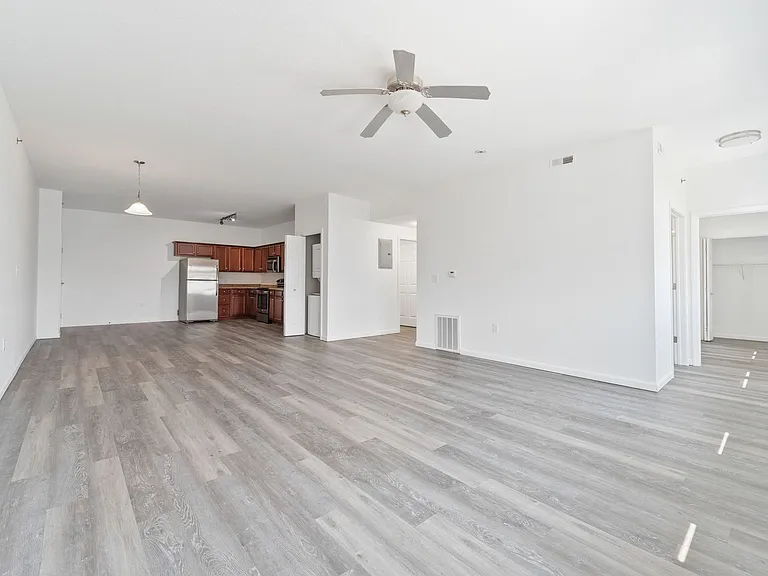 2215 College St — Photo 3