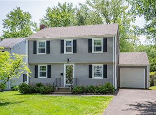 7 Linnard Rd, West Hartford, CT 06107