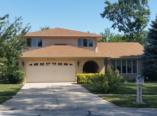 8034 Circle Dr, Palos Hills, IL 60465