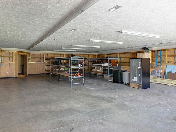 3rd image of 6304 Woodbury Hwy