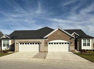 55769 Oak Pointe Dr, Shelby Township, MI 48315