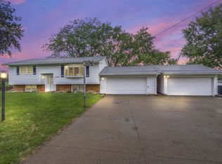 5334 Foulk Rd, Waterloo, IA 50702