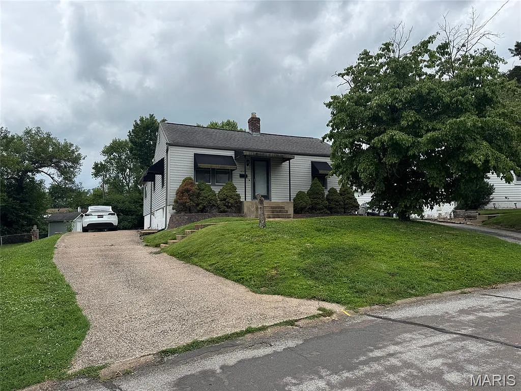 9550 Bataan Dr photo 1