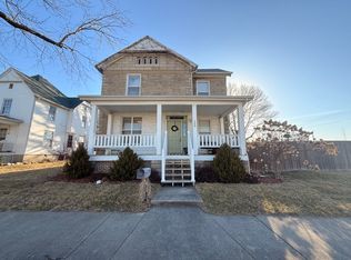 300 N Jackson St, Clinton, IL 61727