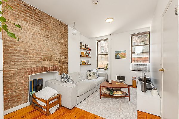 1st image of 411 E 9th St APT 1