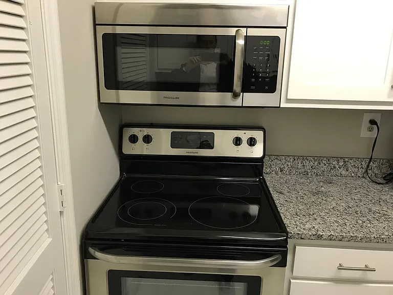 319 Granville Ct #319 — Photo 4