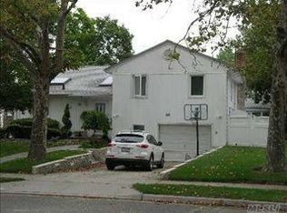 88 Forest Rd, Valley Stream, NY 11581