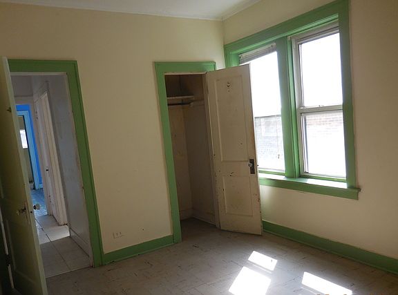 3rd image of 853 Wentworth Ave
